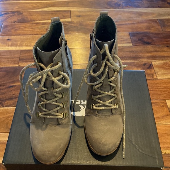 Sorel Joan Uptown Lace Khaki size 9.5 wedge boots worn once - Picture 5 of 5